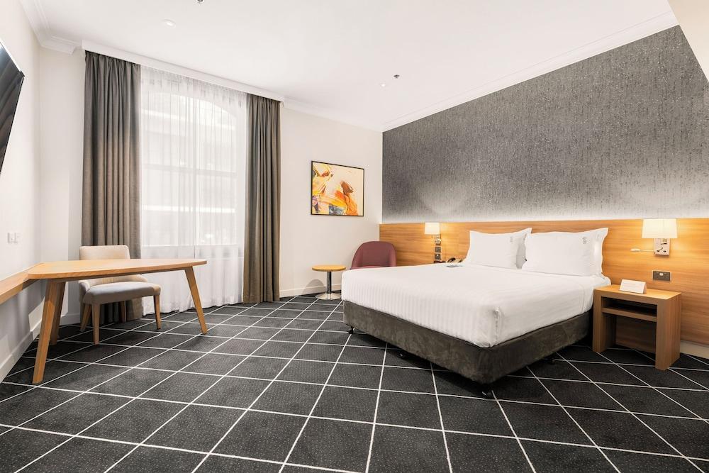 Furama Darling Harbour Room Type - Deluxe Accessible Queen