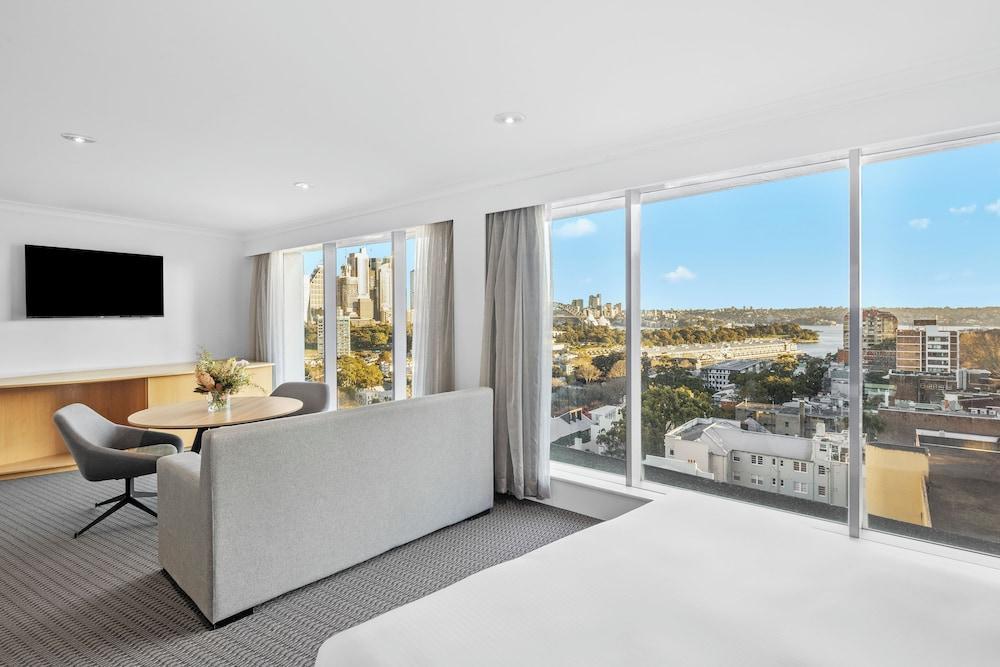 Holiday Inn Potts Point Sydney Room Type - Junior Suite, 1 King Bed with Sofa bed, Harbor View Holiday Inn Potts Point Sydney Room Type - Junior Suite, 1 King Bed with Sofa bed, Harbor View
