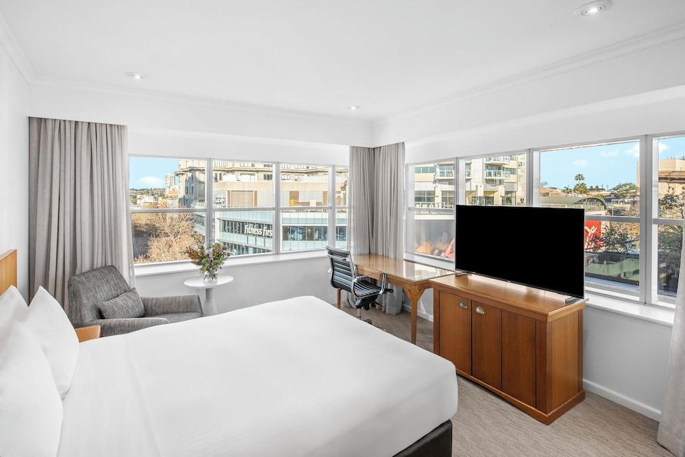 Holiday Inn Potts Point Sydney - Tap to explore photos
