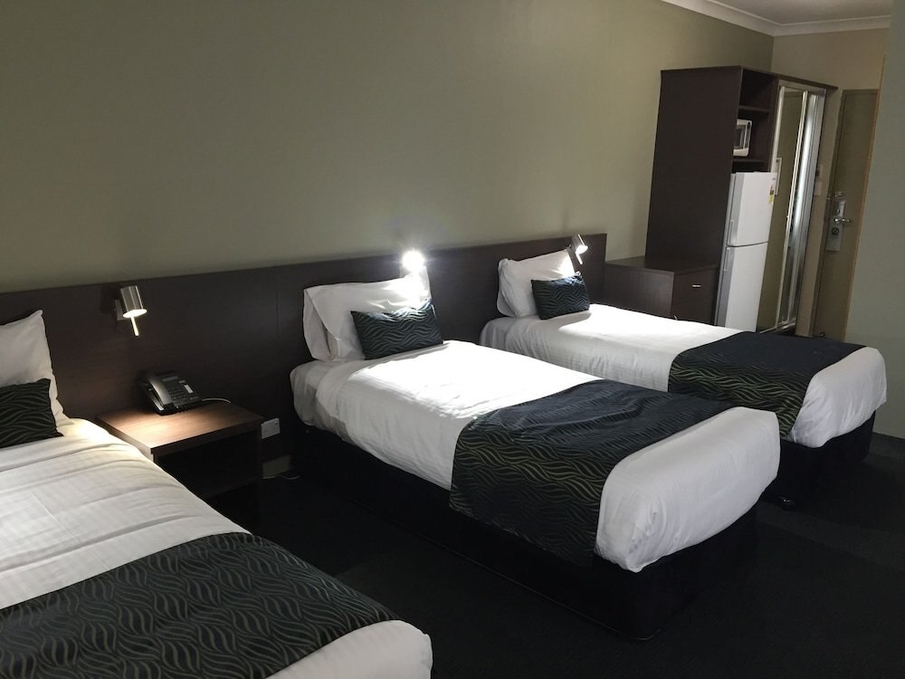Hunts Hotel Liverpool Room Type - Executive Family Room (1 Queen and 2 Single Beds)