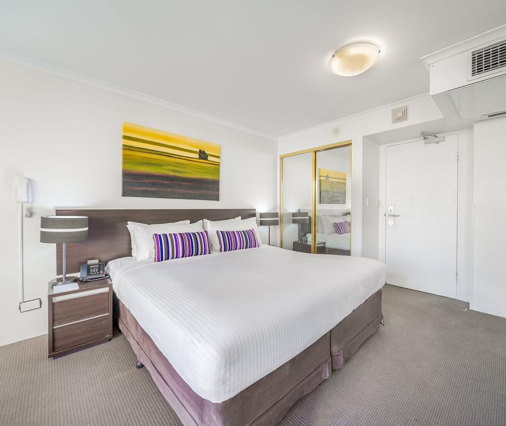 Oaks Sydney Hyde Park Suites Room Type - Studio Executive Apartment