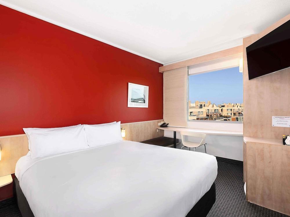 ibis Sydney Darling Harbour Room Type - Standard Room, 1 Queen Bed