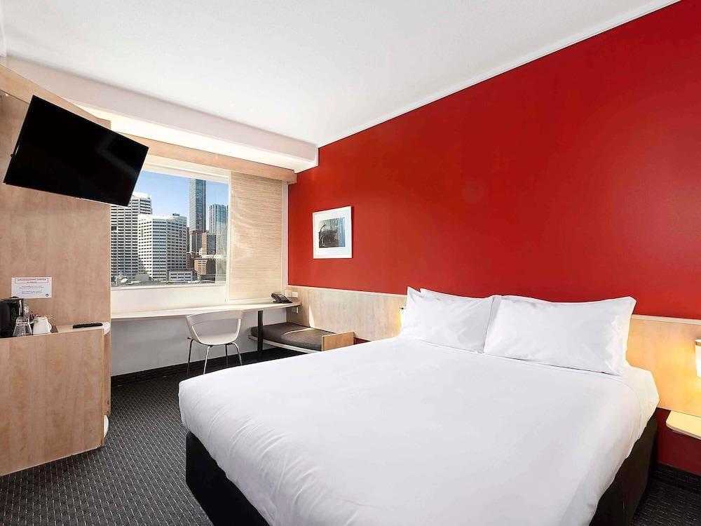 ibis Sydney Darling Harbour Room Type - Superior Room, 1 Queen Bed, City Skyline ibis Sydney Darling Harbour Room Type - Superior Room, 1 Queen Bed, City Skyline