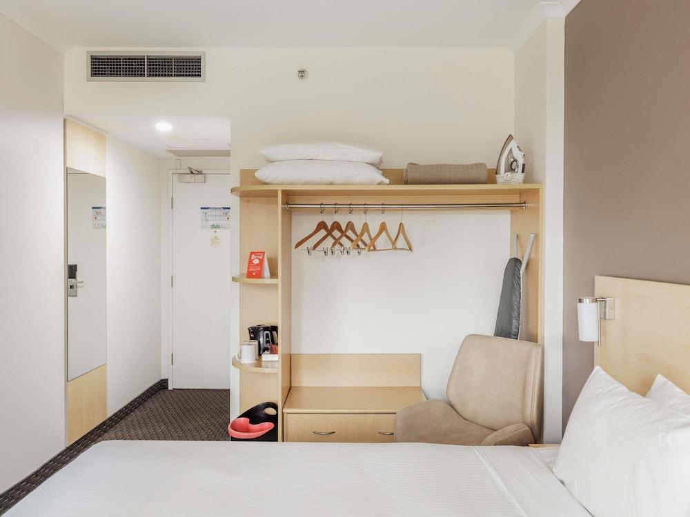 Ibis Sydney Olympic Park Room Type - Standard Room, 1 Queen Bed