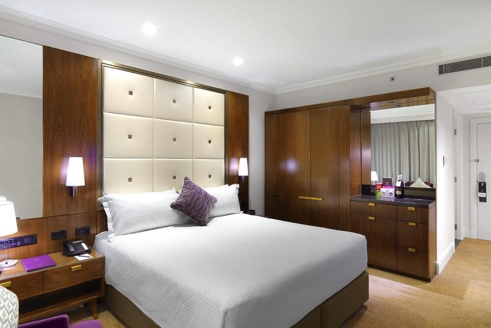 Amora Hotel Jamison Sydney Room Type - Tower Deluxe King Room (High Floor)