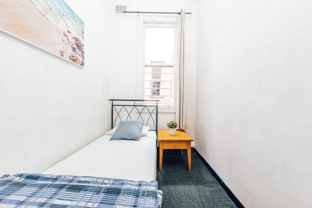 Maze Backpackers - Tap to explore photos
