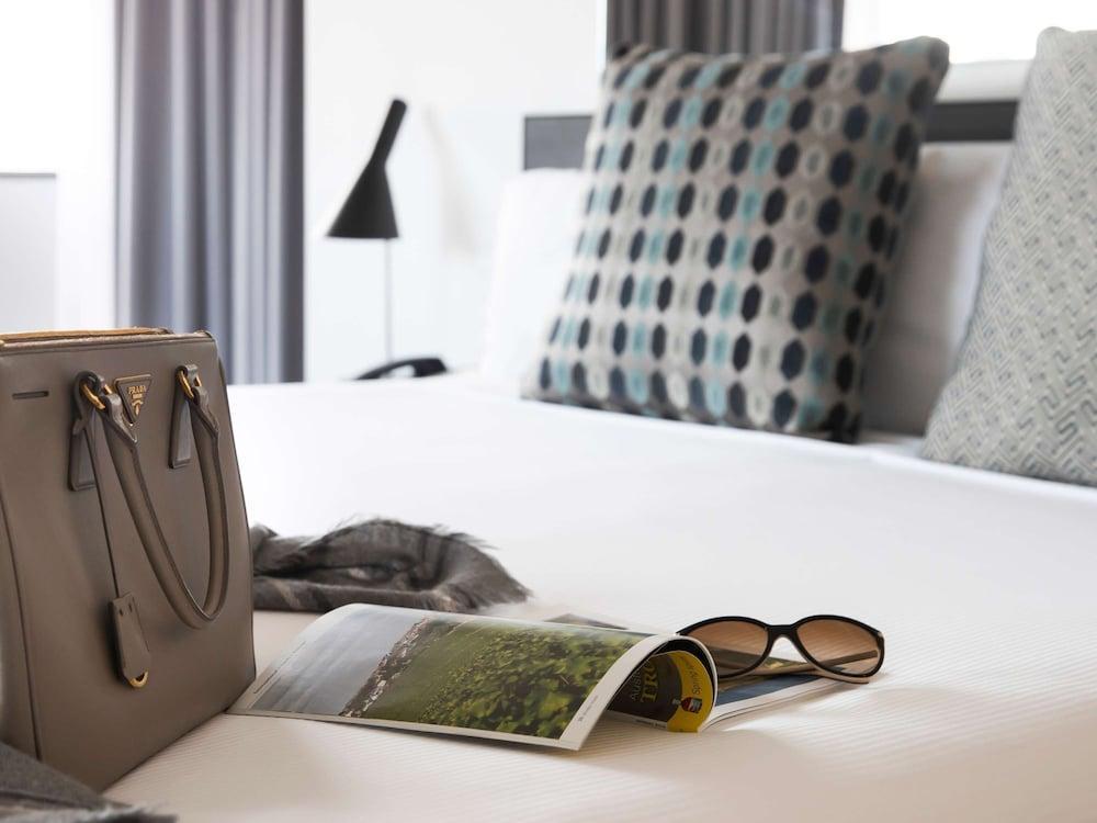 Mercure Sydney - Tap to explore photos