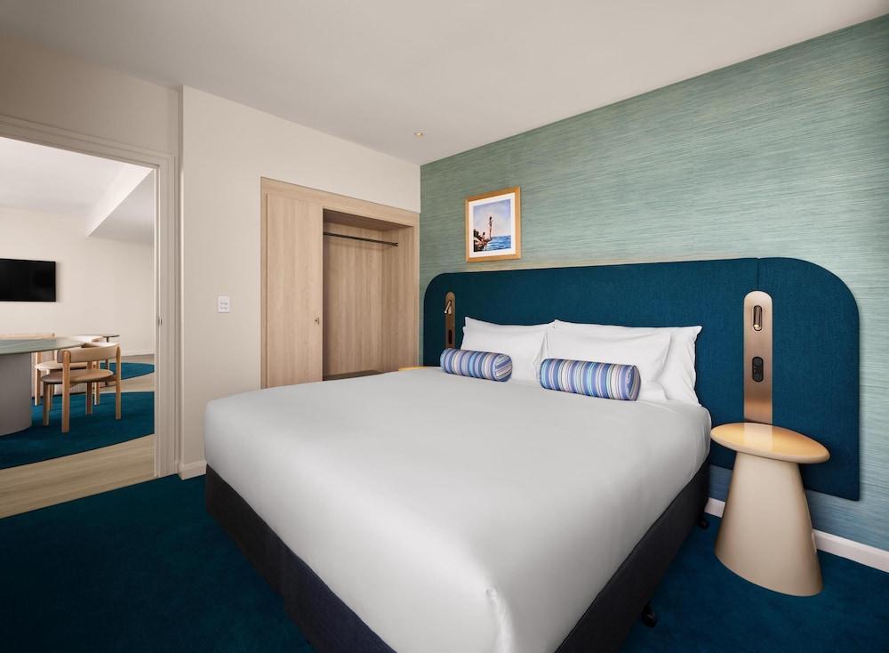 Adina Apartment Hotel Sydney Darling Harbour Room Type - Premier One Bedroom Apartment view with Balcony
