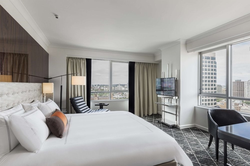 Swissotel Sydney Room Type - Corner King Room, 1 King Bed