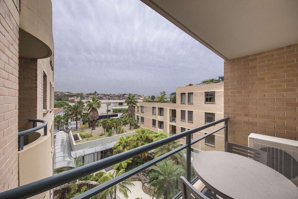 Adina Apartment Hotel Coogee Sydney Room Type - One Bedroom Apartment Queen