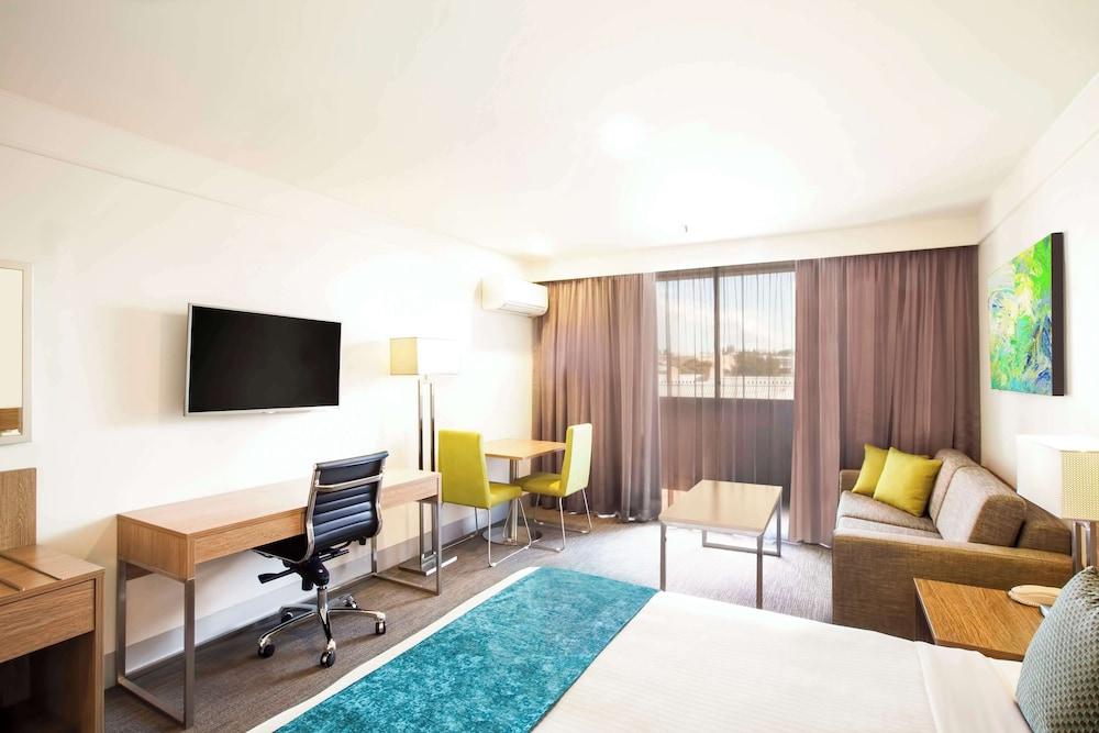 Metro Aspire Hotel, Sydney - Tap to explore photos