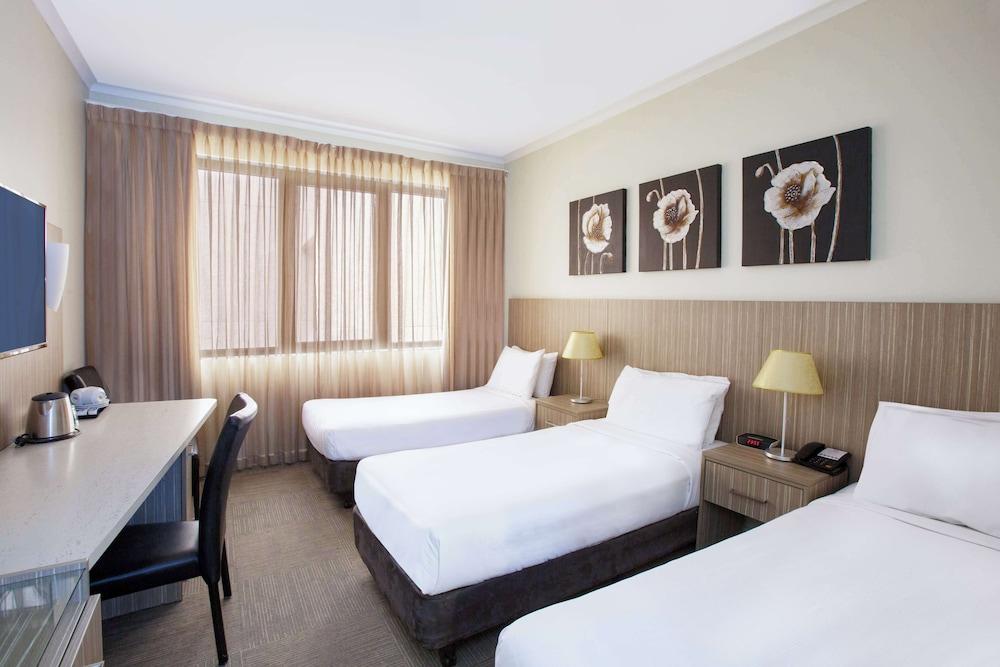 Metro Hotel Marlow Sydney Central Room Type - Deluxe Triple Room