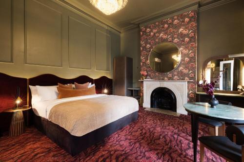 Medusa Boutique Hotel - Tap to explore photos