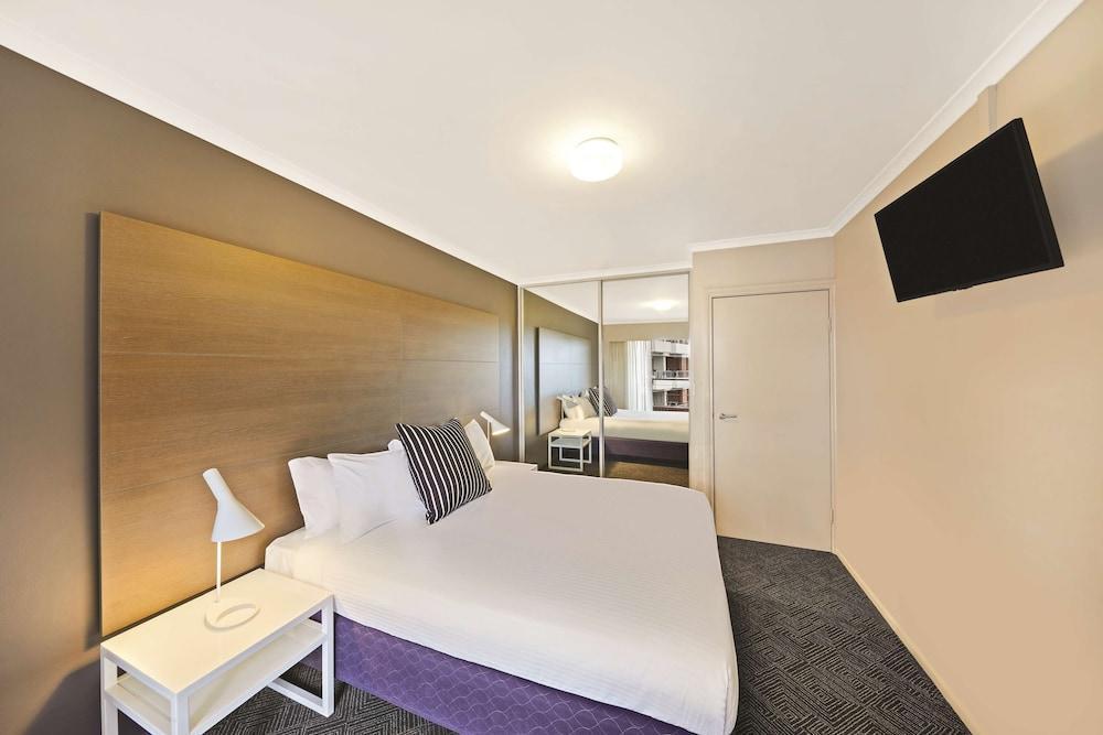 Adina Apartment Hotel Sydney Surry Hills - Tap to explore photos