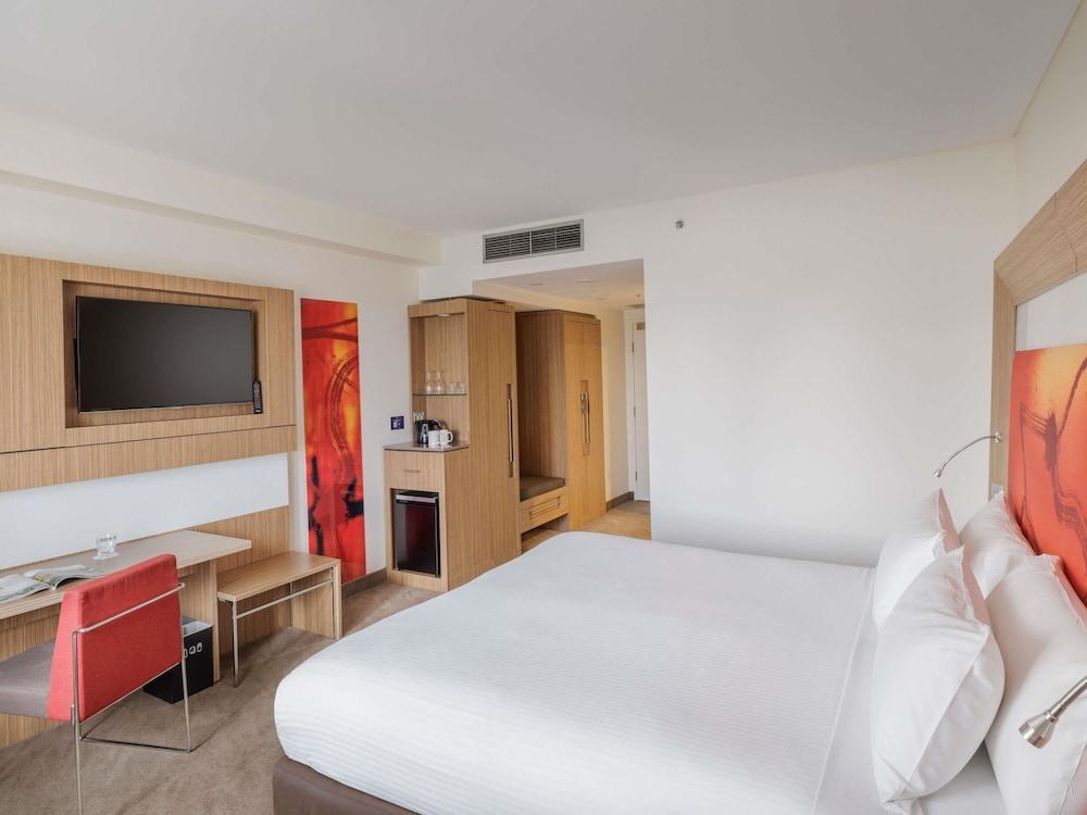 Novotel Sydney Olympic Park Room Type - Superior Room, 1 King Bed, Accessible Novotel Sydney Olympic Park Room Type - Superior Room, 1 King Bed, Accessible