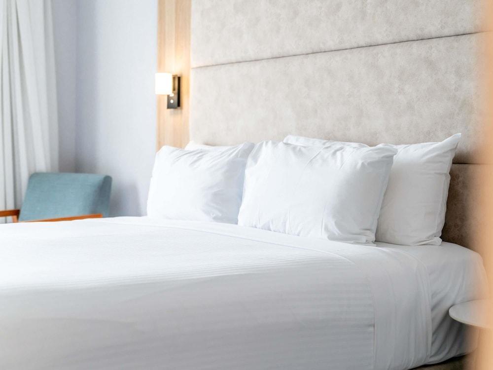 Novotel Sydney Brighton Beach Room Type - Terrace King Suite with City View