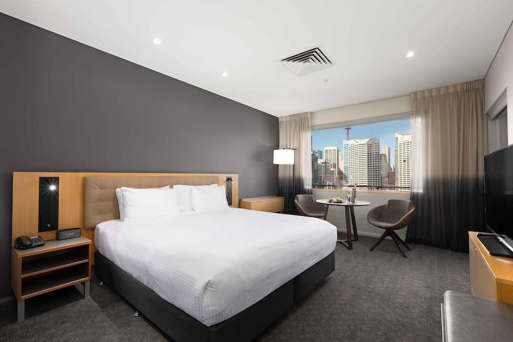 Novotel Sydney on Darling Harbour - Tap to explore photos