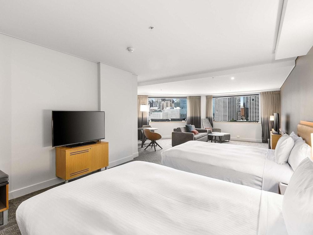Novotel Sydney on Darling Harbour Room Type - Executive Suite, 2 Double Beds (City Skyline)