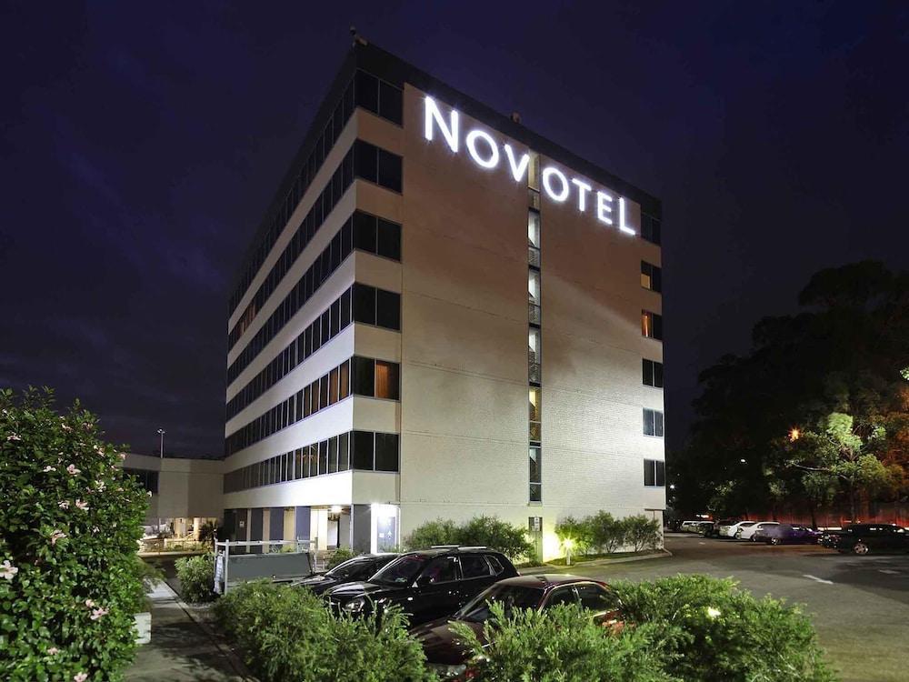Novotel Sydney West HQ Hotel