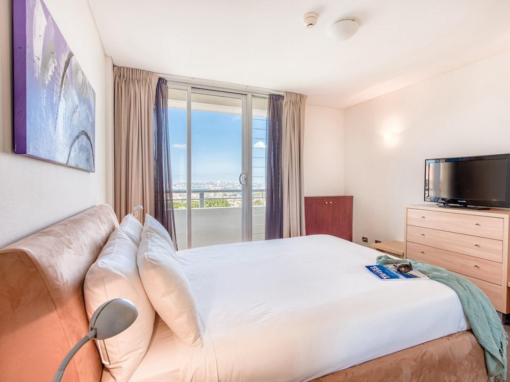 Park Regis Concierge Apartments - Tap to explore photos