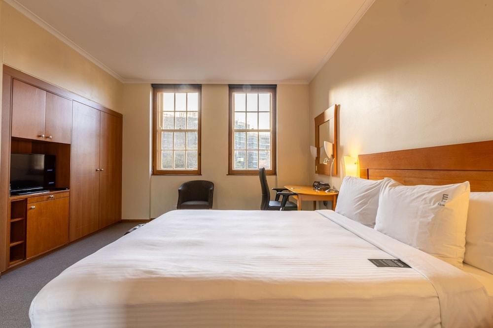 Sydney Harbour Hotel Room Type - Superior King with Harbour View