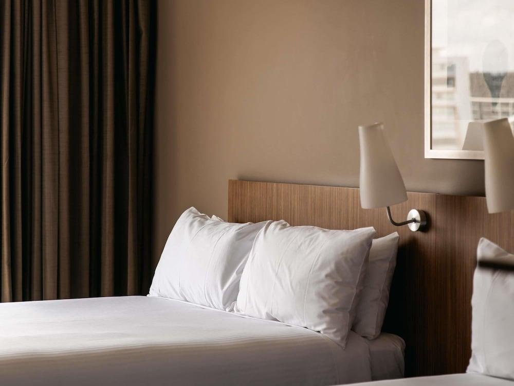 Mercure Sydney Parramatta Room Type - Classic Twin Room, 2 Double Beds