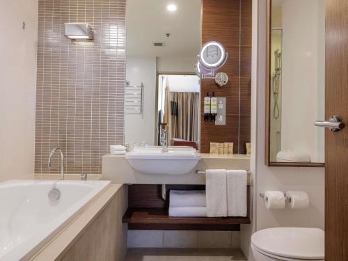 Pullman at Sydney Olympic Park Room Type - Deluxe King Room