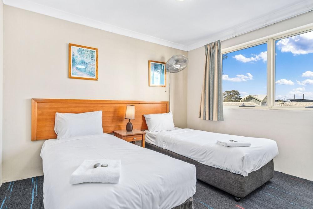 APX Parramatta Room Type - Executive One Bedroom Twin Apartment (Limited Housekeeping)