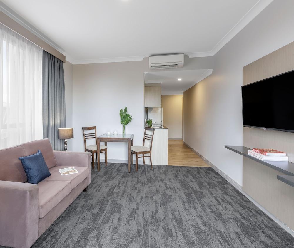 Oaks Sydney North Ryde Suites Room Type - Executive Apartment, 1 Bedroom (No Housekeeping) Oaks Sydney North Ryde Suites Room Type - Executive Apartment, 1 Bedroom (No Housekeeping)