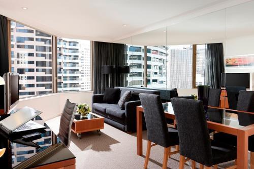 Quay West Suites Sydney - Tap to explore photos