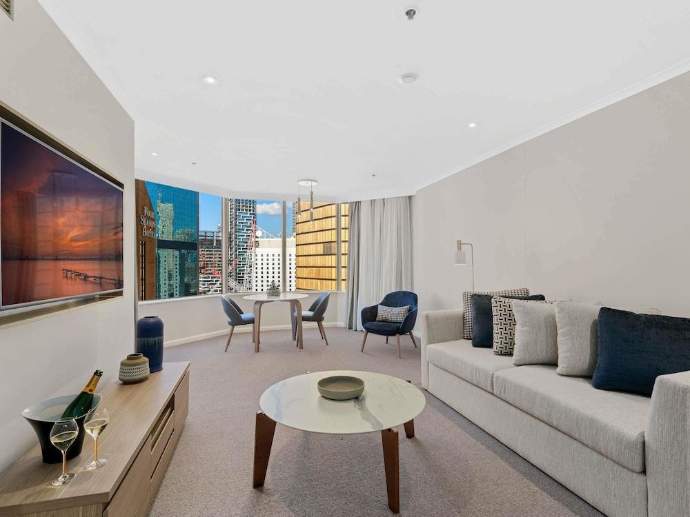 Quay West Suites Sydney Room Type - Premium Apartment, 1 Bedroom, City View (1 King Bed)