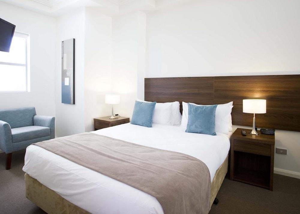 APX World Square Room Type - Executive 1 Bedroom (Limited Housekeeping)