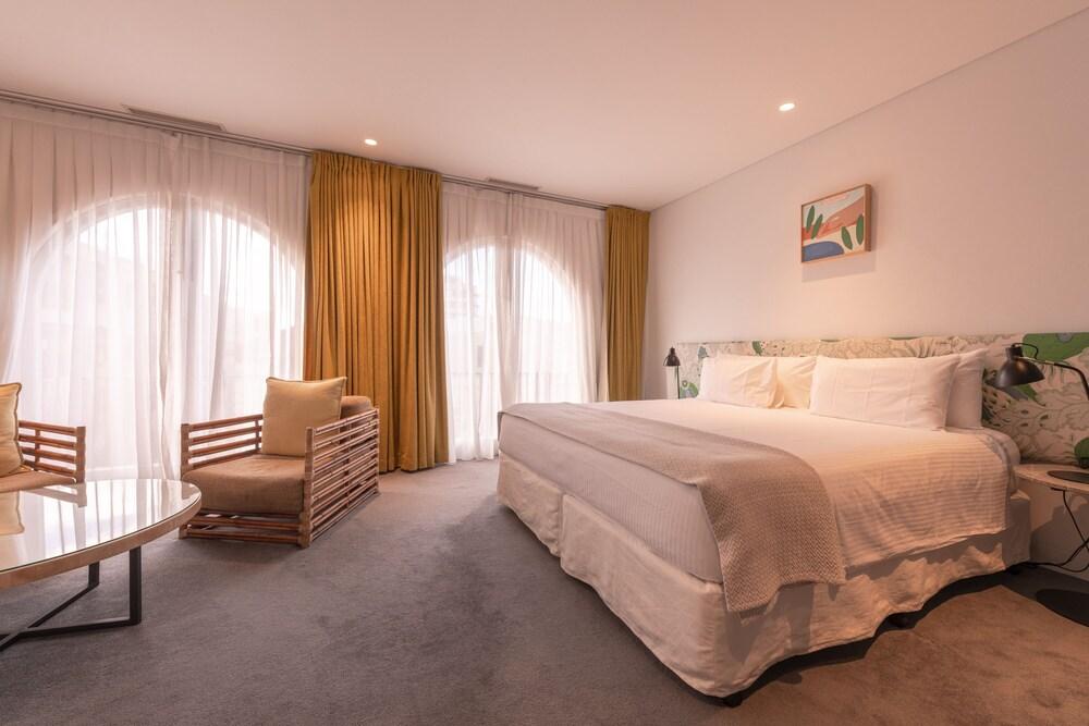 Hotel Ravesis Room Type - Side View King
