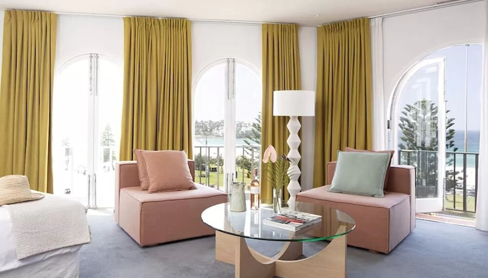 Hotel Ravesis Room Type - Beach Front Corner King