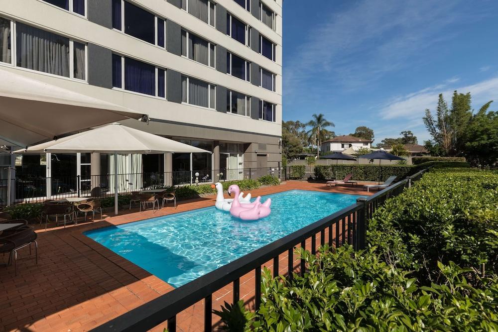 Rydges Bankstown - Tap to explore photos