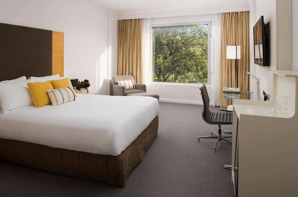 Rydges Bankstown Room Type - Queen Room