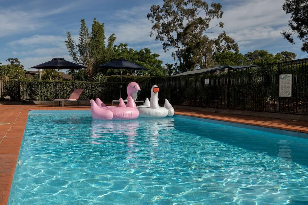 Rydges Bankstown - Tap to explore photos