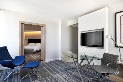 Sydney Harbour Marriott Hotel at Circular Quay - Tap to explore photos
