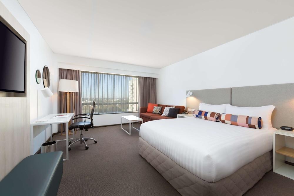 Rydges Parramatta - Tap to explore photos