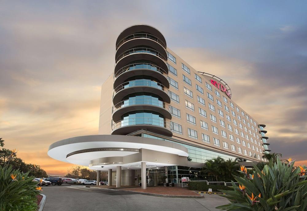 Rydges Parramatta - Tap to explore photos
