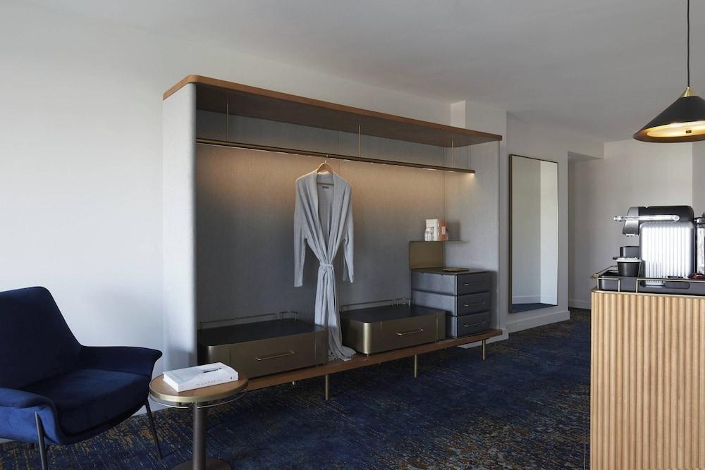 Pier One Sydney Harbour, Marriott Autograph Collection Room Type - Suite, 1 King Bed with Sofa bed (View)