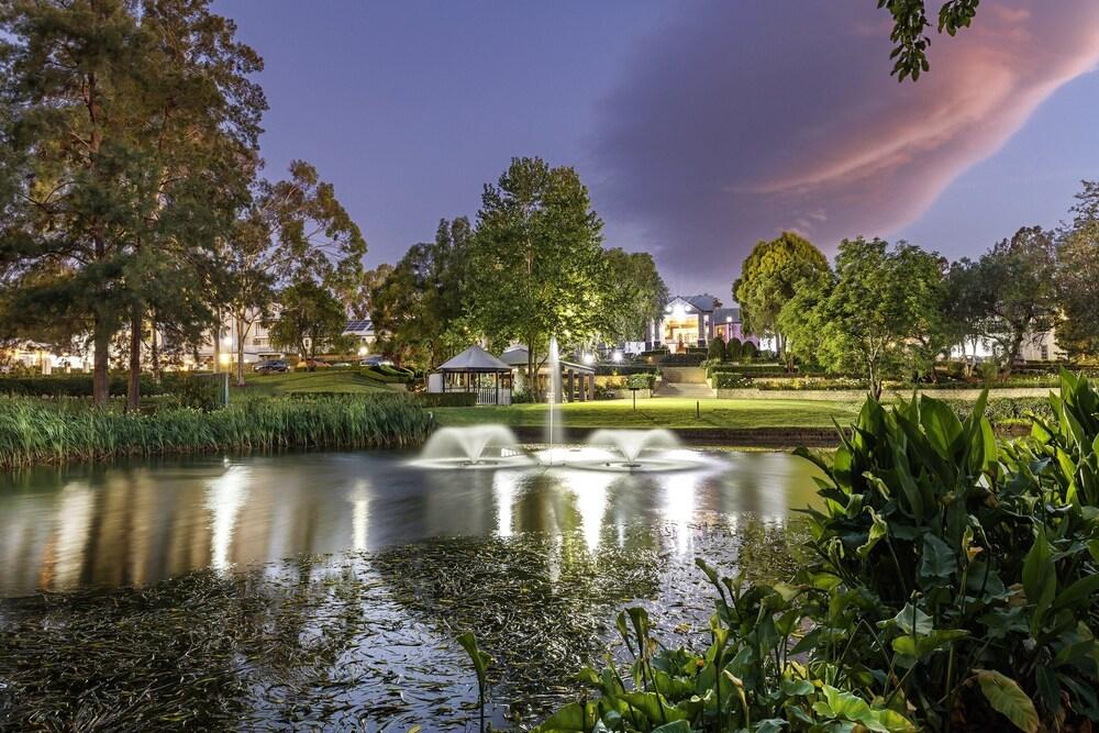 Crowne Plaza Hawkesbury Valley - Tap to explore photos