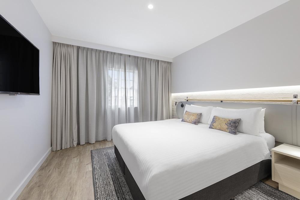 Crowne Plaza Hawkesbury Valley Room Type - Suite, 1 King Bed Crowne Plaza Hawkesbury Valley Room Type - Suite, 1 King Bed