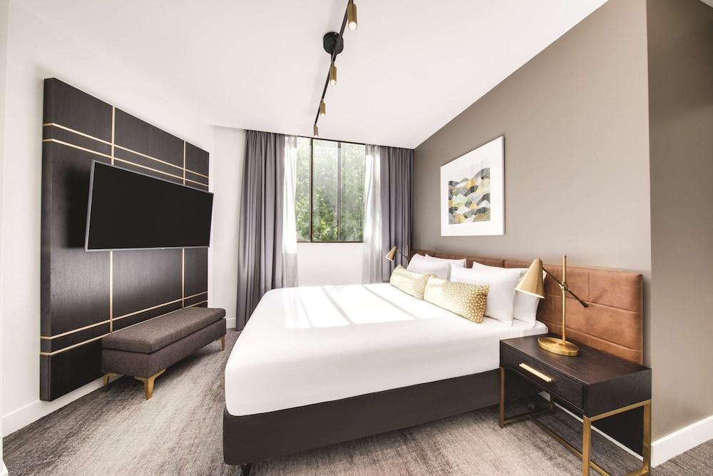 Vibe Hotel Sydney Room Type - Junior Suite