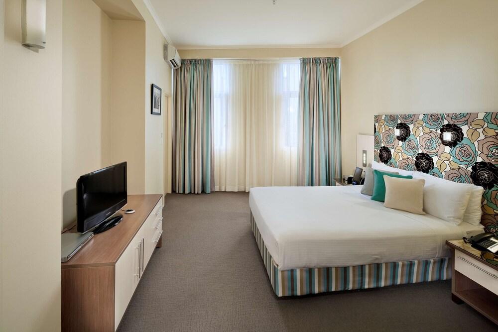 Best Western Plus Hotel Stellar Room Type - Studio, 1 Queen Bed