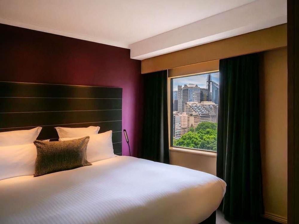 Pullman Sydney Hyde Park Room Type - Junior Suite, 1 Queen Bed