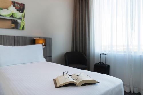Mercure Sydney Bankstown - Tap to explore photos