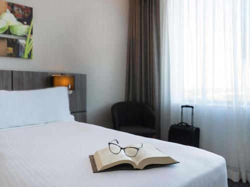 Mercure Sydney Bankstown - Tap to explore photos