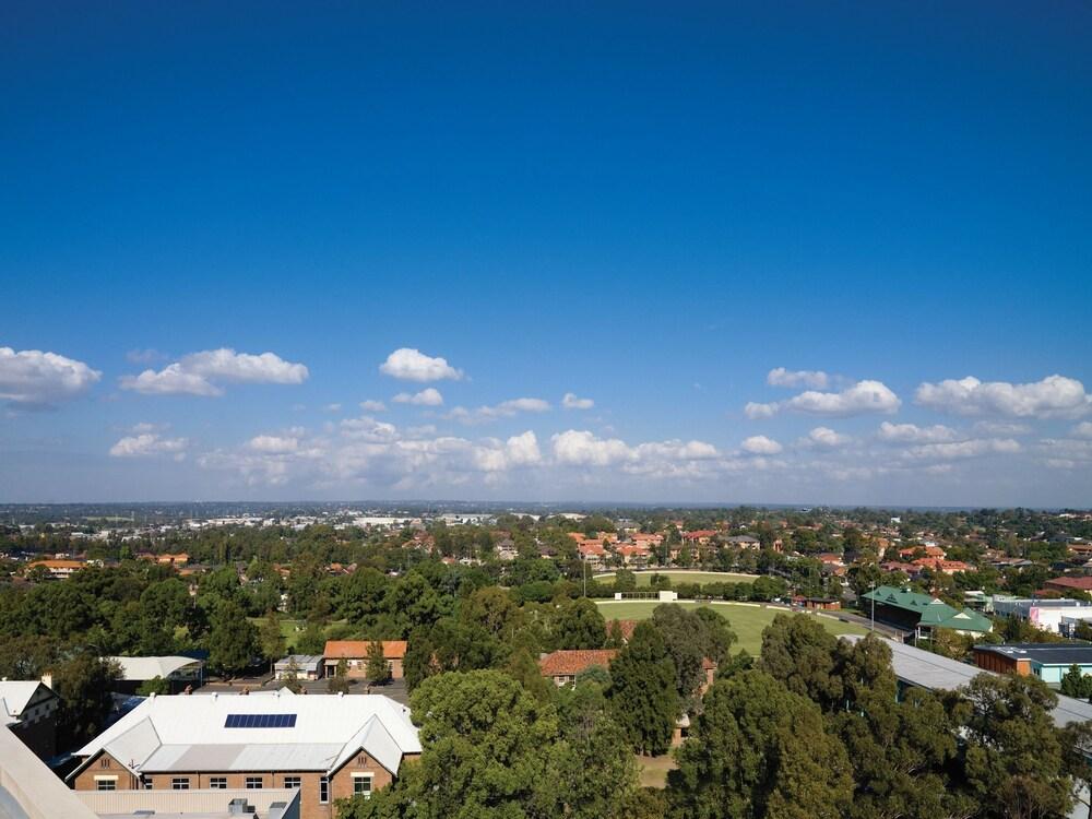 Mercure Sydney Bankstown - Tap to explore photos