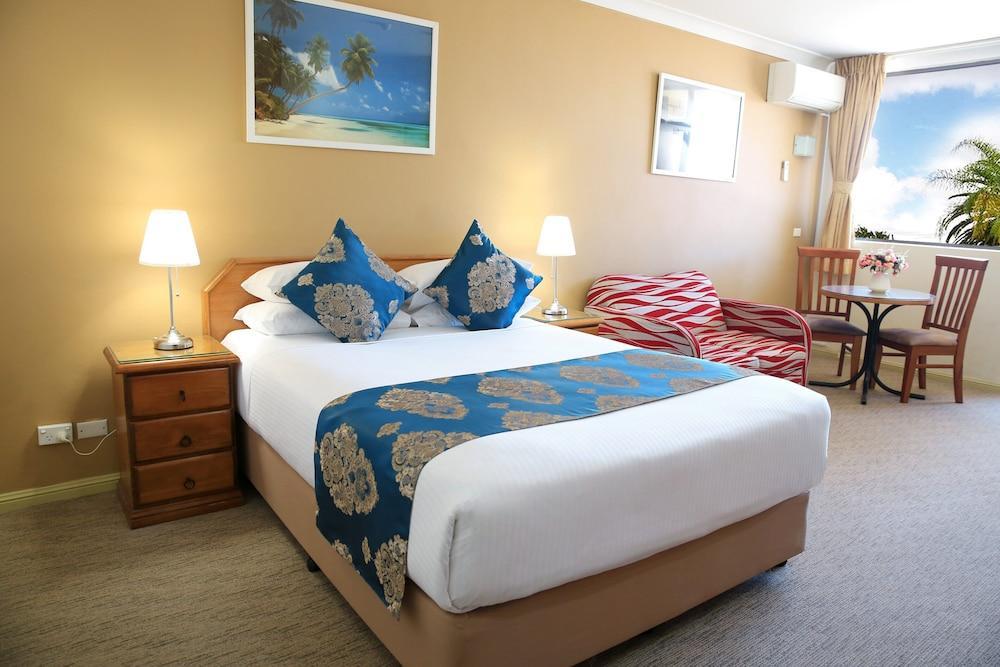Ryde Inn Room Type - Queen Room with Sofa Bed